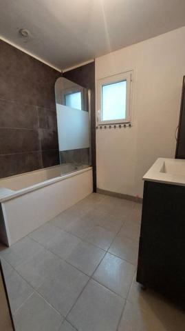 MAISON 5 chambres sur sous-sol à VILLABON