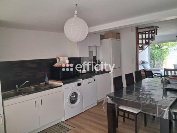 Maison
         3 pièces
        - 69 m² Bien prestige 468 000 € *