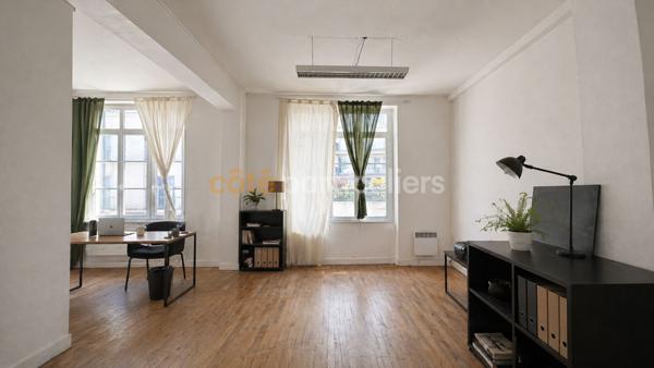Vente Appartement80 m² - 2 Pièces - PARIS (75011)