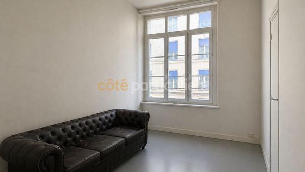 Vente Appartement80 m² - 2 Pièces - PARIS (75011)