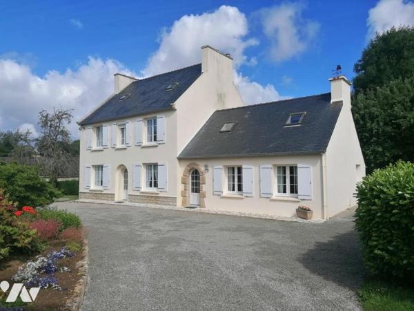 Maison en pierre avec hangar + dépendances