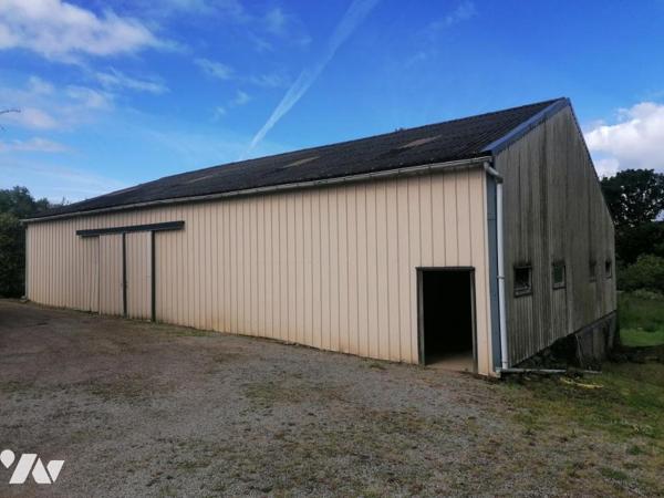 Maison en pierre avec hangar + dépendances