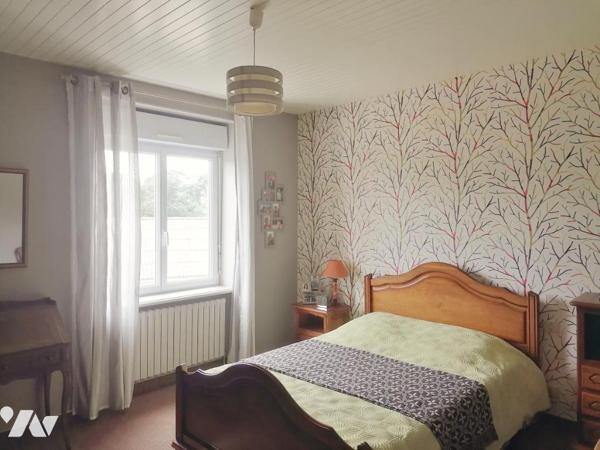 Maison en pierre avec hangar + dépendances