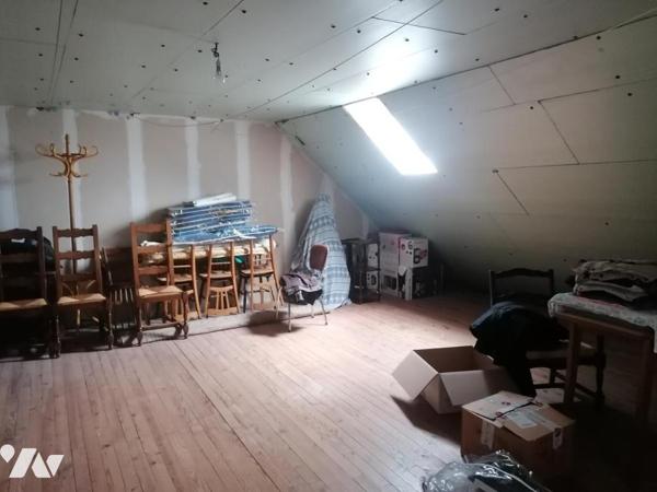 Maison en pierre avec hangar + dépendances