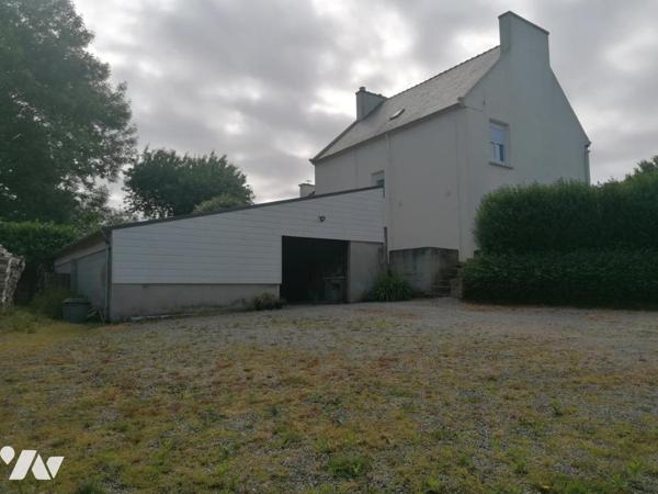 Maison en pierre avec hangar + dépendances