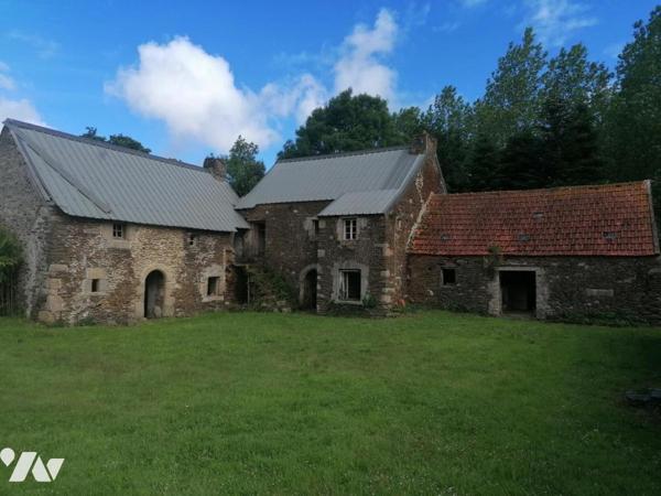 Maison en pierre avec hangar + dépendances