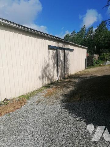 Maison en pierre avec hangar + dépendances
