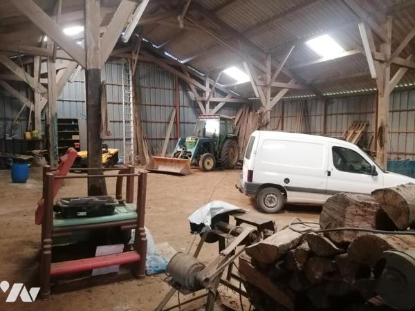 Maison en pierre avec hangar + dépendances
