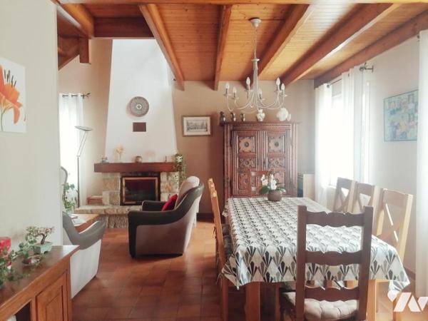 Maison en pierre avec hangar + dépendances