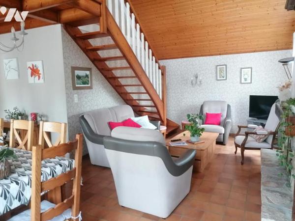 Maison en pierre avec hangar + dépendances