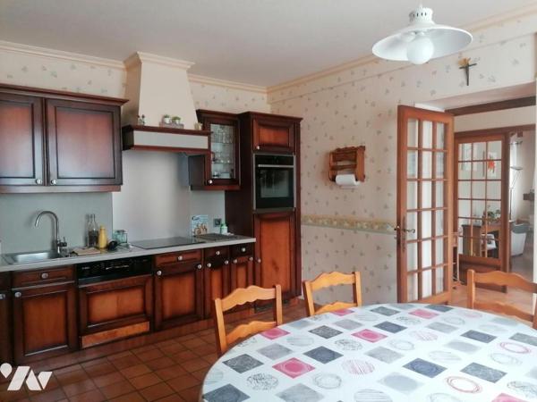 Maison en pierre avec hangar + dépendances