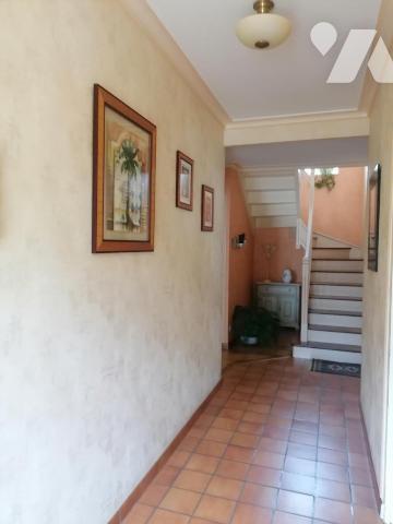 Maison en pierre avec hangar + dépendances