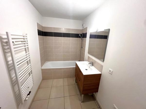 Vente                                                      Maison
                        
                     3 pièces                      62 m2                     à Cenon