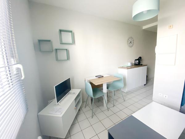 Studio
                                                                                                                                                                                                                                                                                                                        1 pièce(s)                                                                                                                                                                                                                                                                                                                              16.35  m²