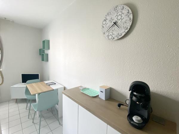 Studio
                                                                                                                                                                                                                                                                                                                        1 pièce(s)                                                                                                                                                                                                                                                                                                                              16.35  m²