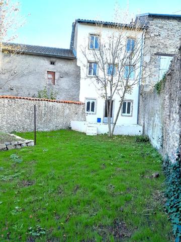 Maison de village rénovée avec jardin