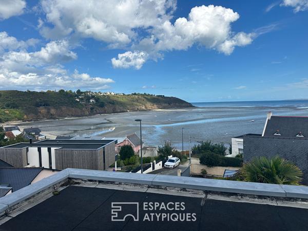 Maison à rénover face à la mer ou projet de construction avec permis de construire valide.