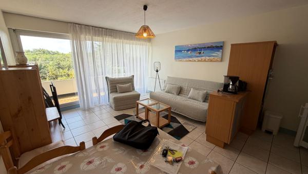 Quiberon - Studio meublé avec une cave, proche de Port Haliguen.
