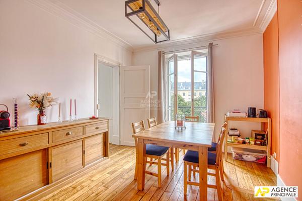 Versailles Notre-Dame Appartement 4 pièces 76 m² situé au 3ème étage avec cave €630 000 ** - Référence 27863