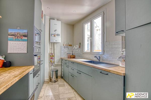 Versailles Notre-Dame Appartement 4 pièces 76 m² situé au 3ème étage avec cave €630 000 ** - Référence 27863