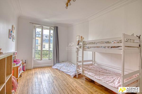 Versailles Notre-Dame Appartement 4 pièces 76 m² situé au 3ème étage avec cave €630 000 ** - Référence 27863