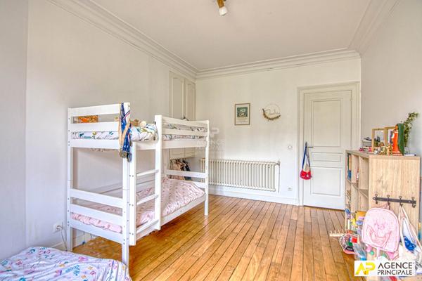 Versailles Notre-Dame Appartement 4 pièces 76 m² situé au 3ème étage avec cave €630 000 ** - Référence 27863