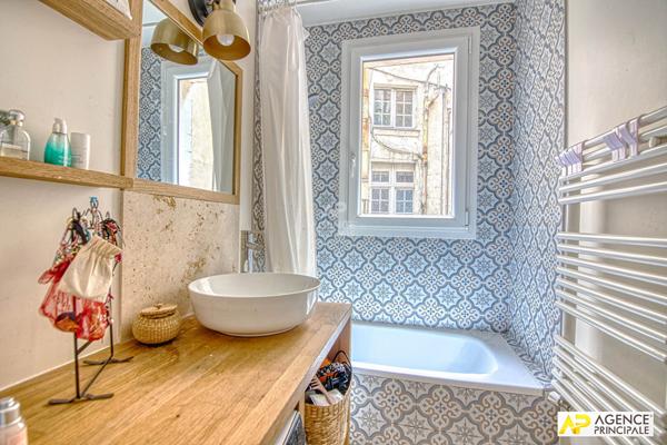 Versailles Notre-Dame Appartement 4 pièces 76 m² situé au 3ème étage avec cave €630 000 ** - Référence 27863