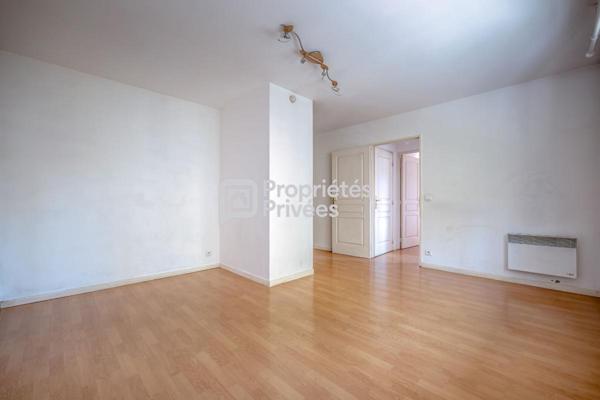 IDEAL INVESTISSEMENT BON RENDEMENT LOCATIF 6% DEUX PIÈCES 43,56 m² AU PIED DU RER E  IMMEUBLE RÉCENT  FORT POTENTIEL Villemomble - Avenue du Rancy
