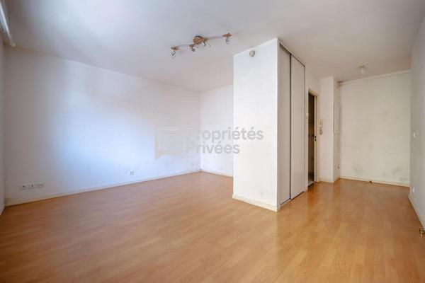 IDEAL INVESTISSEMENT BON RENDEMENT LOCATIF 6% DEUX PIÈCES 43,56 m² AU PIED DU RER E  IMMEUBLE RÉCENT  FORT POTENTIEL Villemomble - Avenue du Rancy