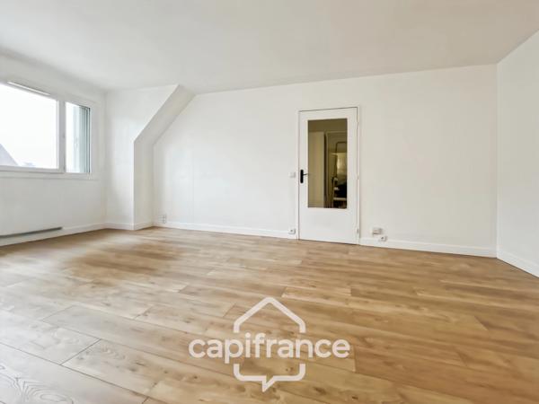 Appartement en excellent état, à louer 2 pièces, 4ème et dernier étage, avec ascenseur et 1 place de parking, à BOISSY SAINT LEGER (94)