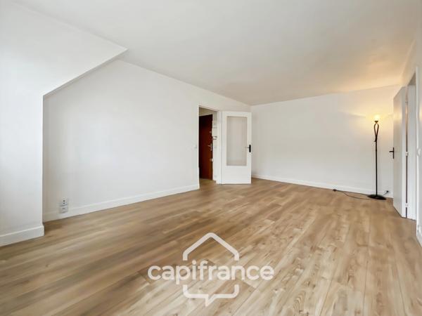 Appartement en excellent état, à louer 2 pièces, 4ème et dernier étage, avec ascenseur et 1 place de parking, à BOISSY SAINT LEGER (94)