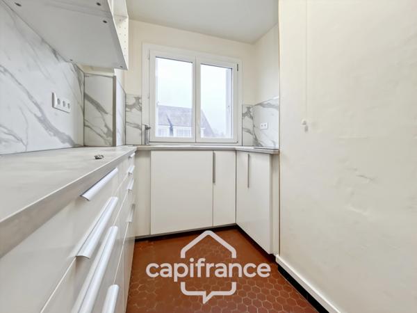 Appartement en excellent état, à louer 2 pièces, 4ème et dernier étage, avec ascenseur et 1 place de parking, à BOISSY SAINT LEGER (94)