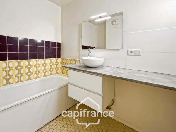 Appartement en excellent état, à louer 2 pièces, 4ème et dernier étage, avec ascenseur et 1 place de parking, à BOISSY SAINT LEGER (94)