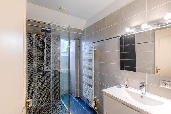 LA DISCRETE : Maison familiale de 120 m² avec vue Paris et Tour Eiffel