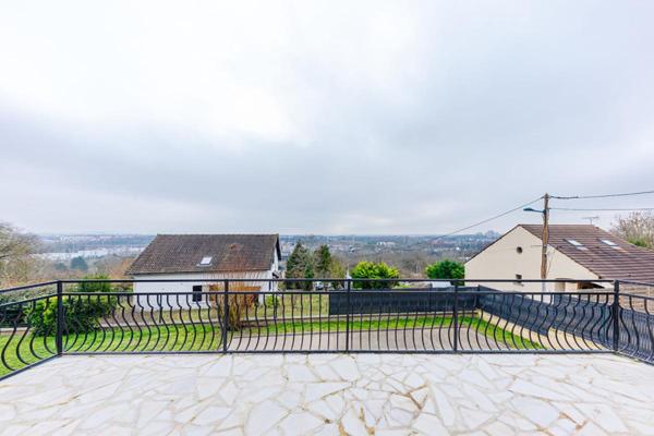LA DISCRETE : Maison familiale de 120 m² avec vue Paris et Tour Eiffel