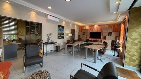 Local commercial - bureau