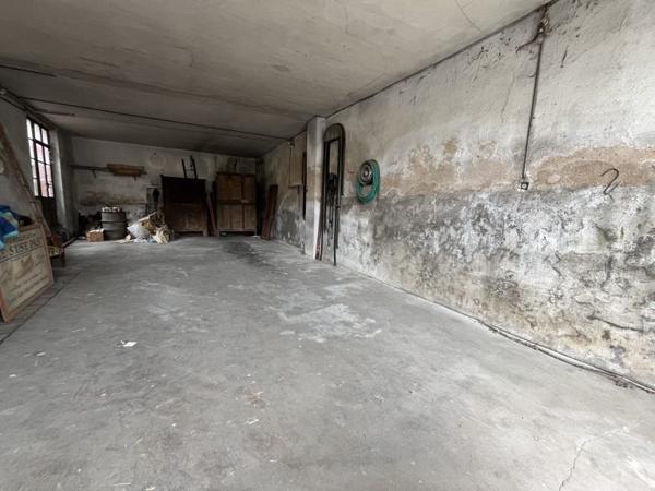 Immeuble 93 415 € Saint-Amand-Montrond 645 m² DPE F