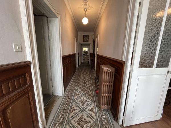 Immeuble 93 415 € Saint-Amand-Montrond 645 m² DPE F