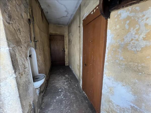 Immeuble 93 415 € Saint-Amand-Montrond 645 m² DPE F