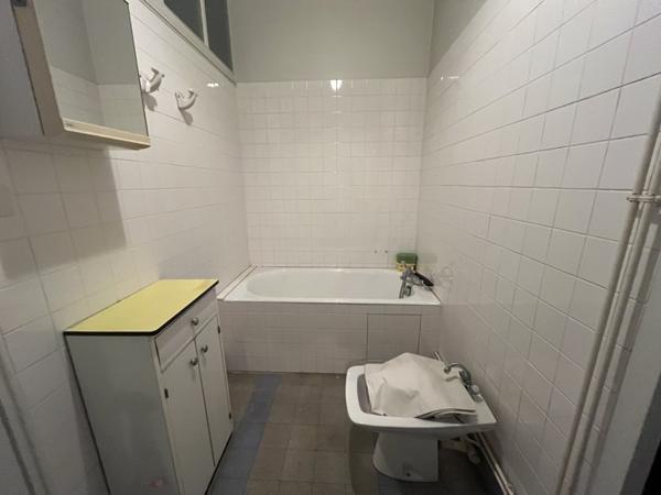 Immeuble 93 415 € Saint-Amand-Montrond 645 m² DPE F