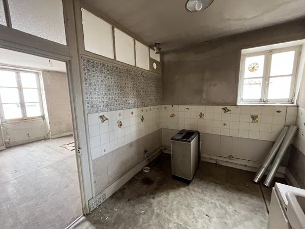 Immeuble 93 415 € Saint-Amand-Montrond 645 m² DPE F