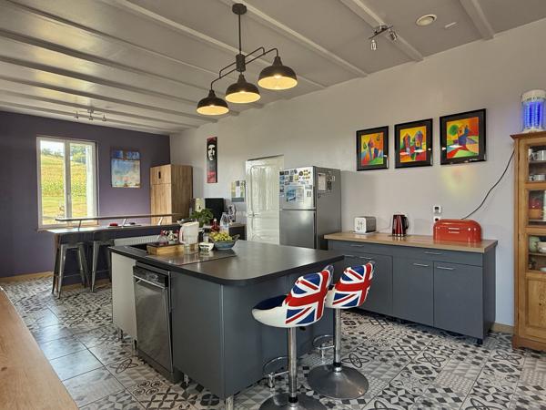 Castelnau-Montratier (46170) Castelnau Montratier Grande Maison Familiale Rénovée avec Granges, Hangar et Terrain