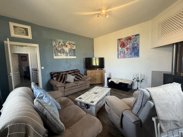 Castelnau-Montratier (46170) Castelnau Montratier Grande Maison Familiale Rénovée avec Granges, Hangar et Terrain