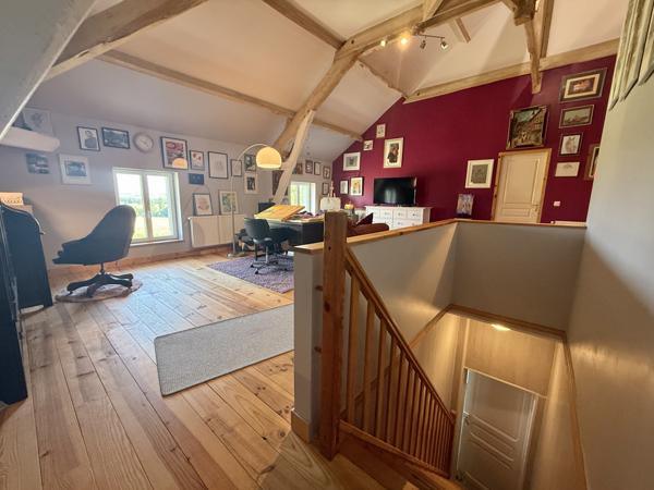 Castelnau-Montratier (46170) Castelnau Montratier Grande Maison Familiale Rénovée avec Granges, Hangar et Terrain