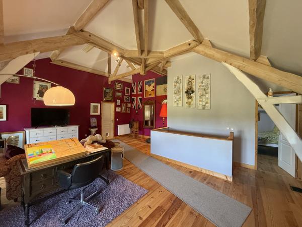 Castelnau-Montratier (46170) Castelnau Montratier Grande Maison Familiale Rénovée avec Granges, Hangar et Terrain