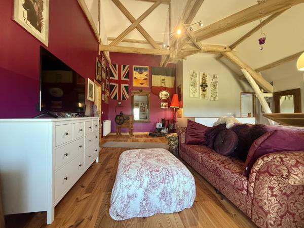 Castelnau-Montratier (46170) Castelnau Montratier Grande Maison Familiale Rénovée avec Granges, Hangar et Terrain