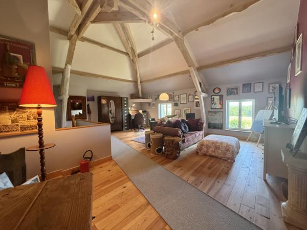 Castelnau-Montratier (46170) Castelnau Montratier Grande Maison Familiale Rénovée avec Granges, Hangar et Terrain