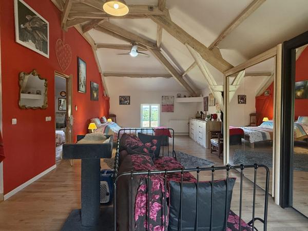 Castelnau-Montratier (46170) Castelnau Montratier Grande Maison Familiale Rénovée avec Granges, Hangar et Terrain