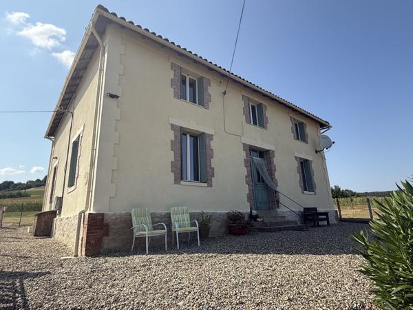 Castelnau-Montratier (46170) Castelnau Montratier Grande Maison Familiale Rénovée avec Granges, Hangar et Terrain