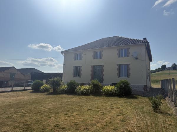 Castelnau-Montratier (46170) Castelnau Montratier Grande Maison Familiale Rénovée avec Granges, Hangar et Terrain